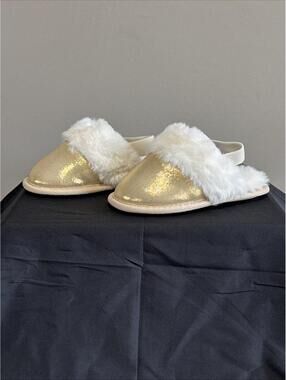 Holiday Time Mommy & Me Metallic Gold Slippers 9-10 (364)